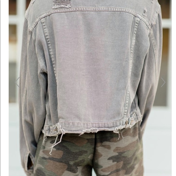 Distressed gray denim jacket Mint Julep Boutique - Picture 6 of 6